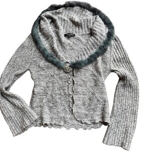 2000's Valentine Embellished faux Fur Collar Sweater Gray Cable Knit Y2K